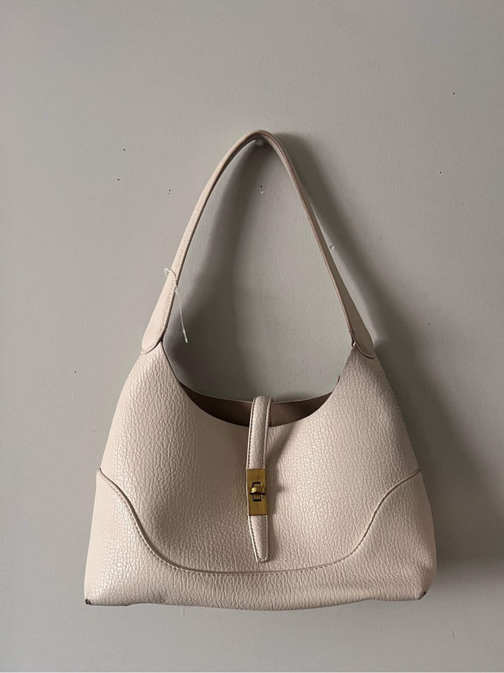 Elegant Cream Shoulder Bag with Gold Turn-Lock